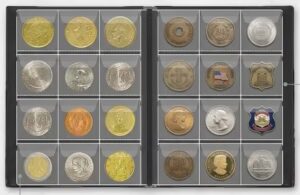 Альбом на 120 монет 30x30 мм